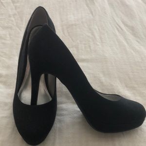 X-Appeal Suede Pumps